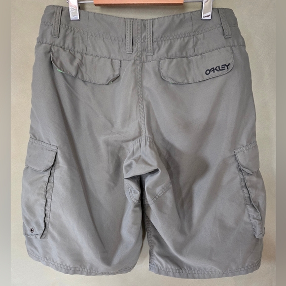 Oakley | Men's Kaki Cargo Shorts, Size 32 - Picture 2 of 6